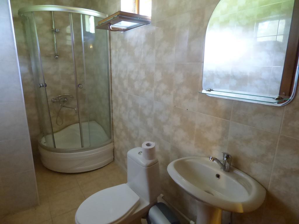 Hotel Hatsvali Mestia Cameră foto