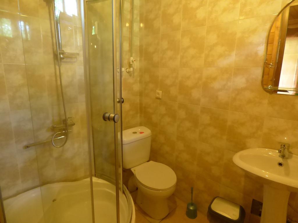 Hotel Hatsvali Mestia Cameră foto