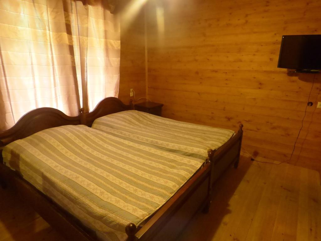 Hotel Hatsvali Mestia Cameră foto