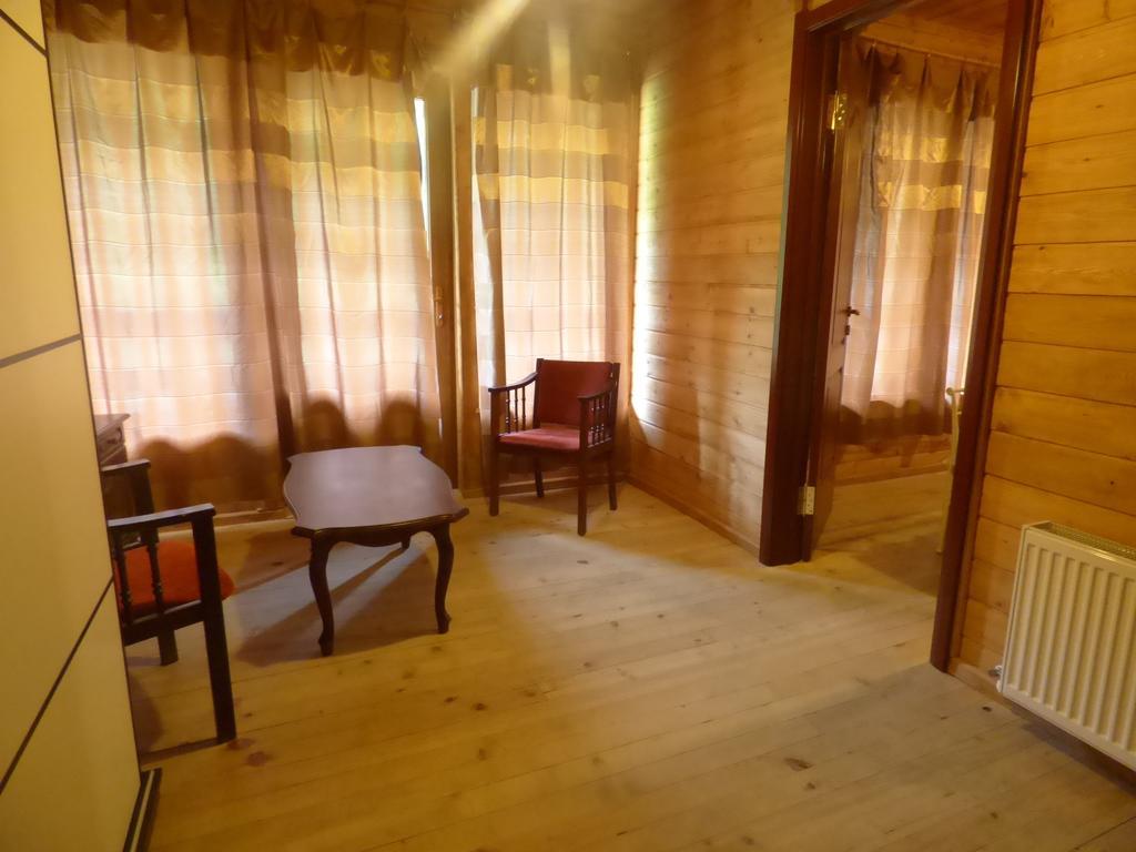 Hotel Hatsvali Mestia Cameră foto