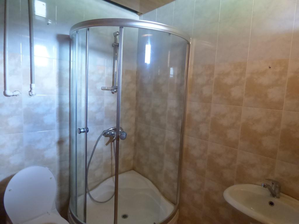 Hotel Hatsvali Mestia Cameră foto