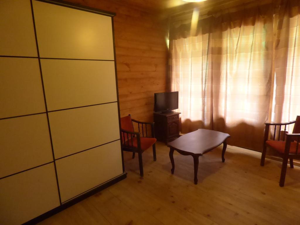 Hotel Hatsvali Mestia Cameră foto